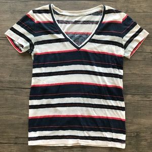 STRIPED V NECK TEE